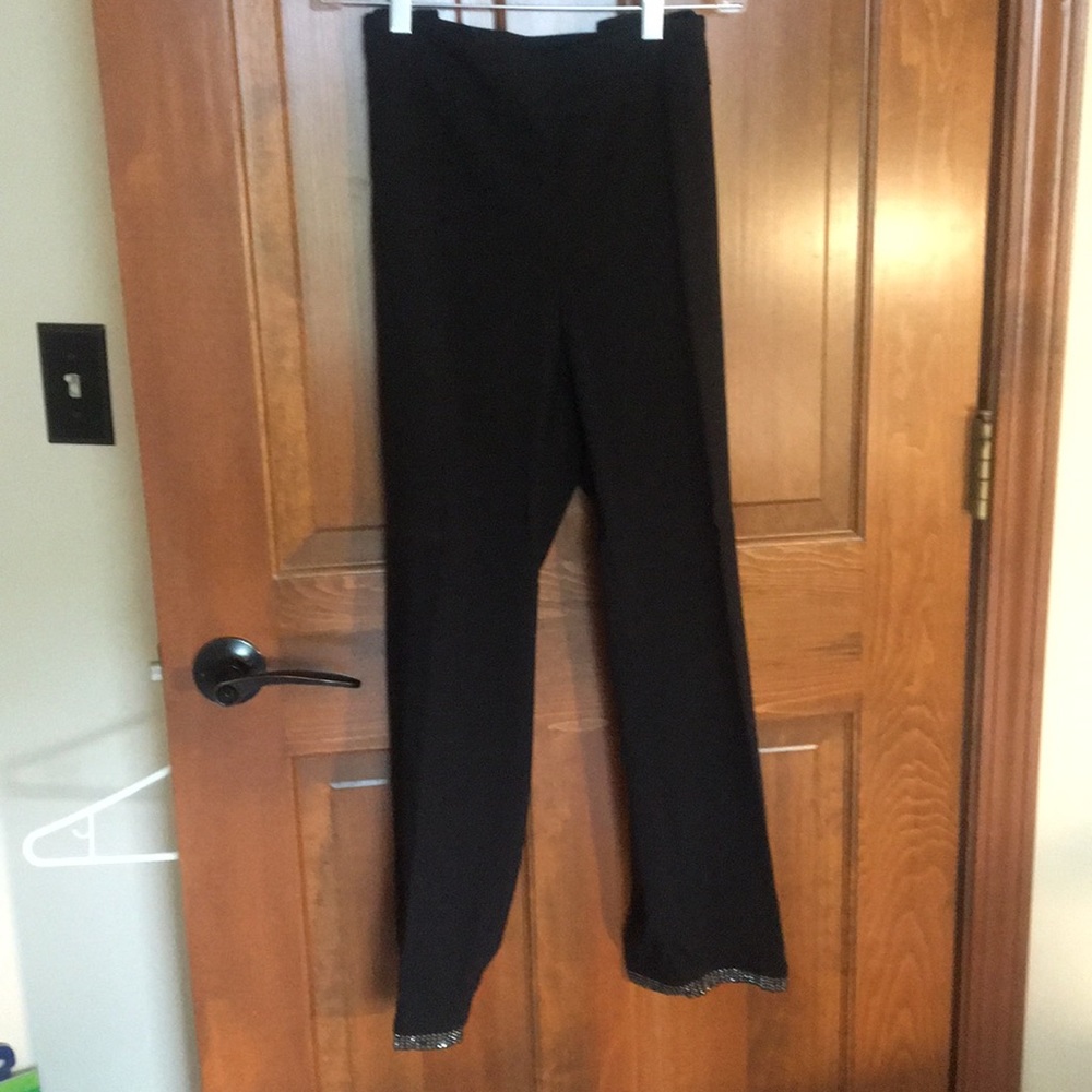 Blk, ankle length dress pant with sequin accent
